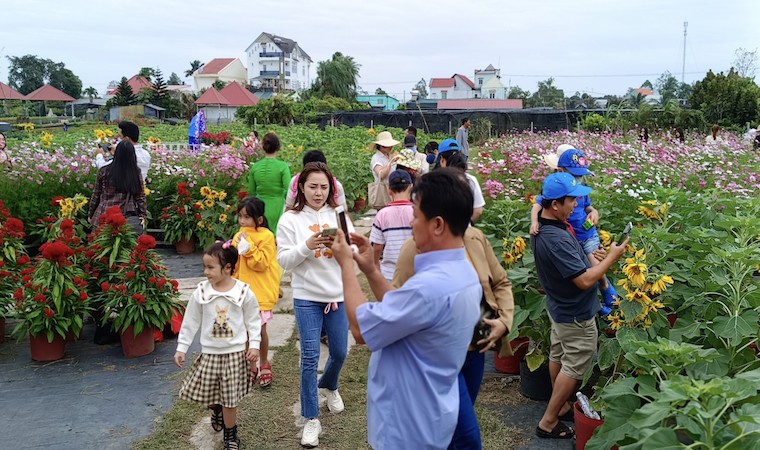 diem-den-du-lich-kham-pha-lang-hoa-sa-dec-trong-tour-mien-tay-1-ngay-24