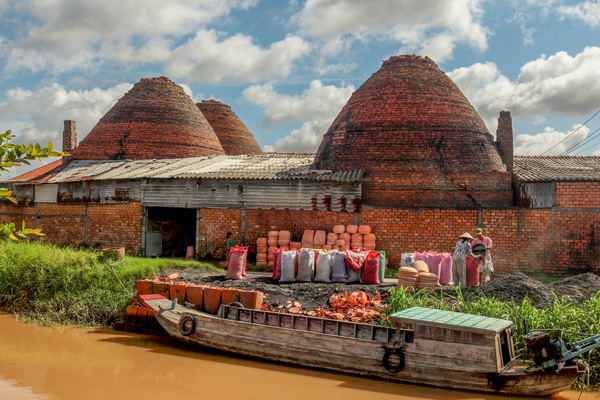 diem-den-du-lich-kham-pha-cac-lang-nghe-noi-tieng-trong-tour-lang-nghe-mien-tay-32