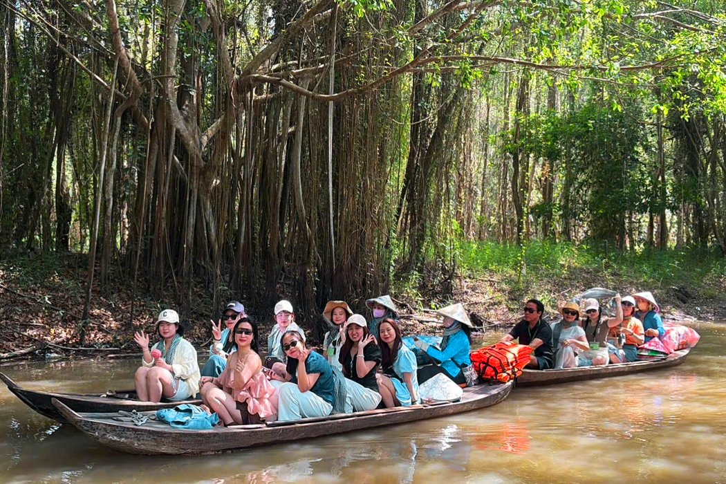 Tour Cần Thơ Đi Châu Đốc 1 Ngày: Miếu Bà Chúa Xứ – Rừng Trà Sư