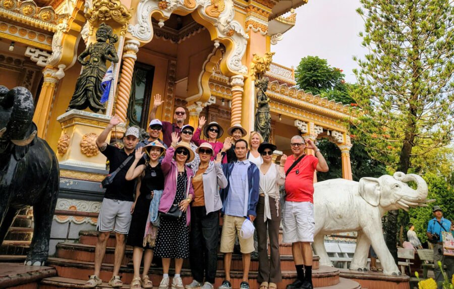 TOUR VIP 8 TỈNH MIỀN TÂY HÀNH TRÌNH VỀ MIỀN SÔNG NƯỚC – TRỌN VẸN HƯƠNG SẮC TÂY NAM BỘ