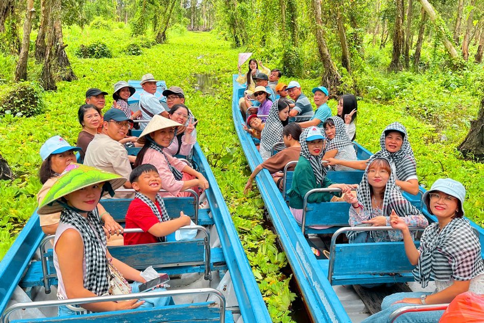 Tour Cần Thơ Đi Châu Đốc 1 Ngày: Miếu Bà Chúa Xứ – Rừng Trà Sư