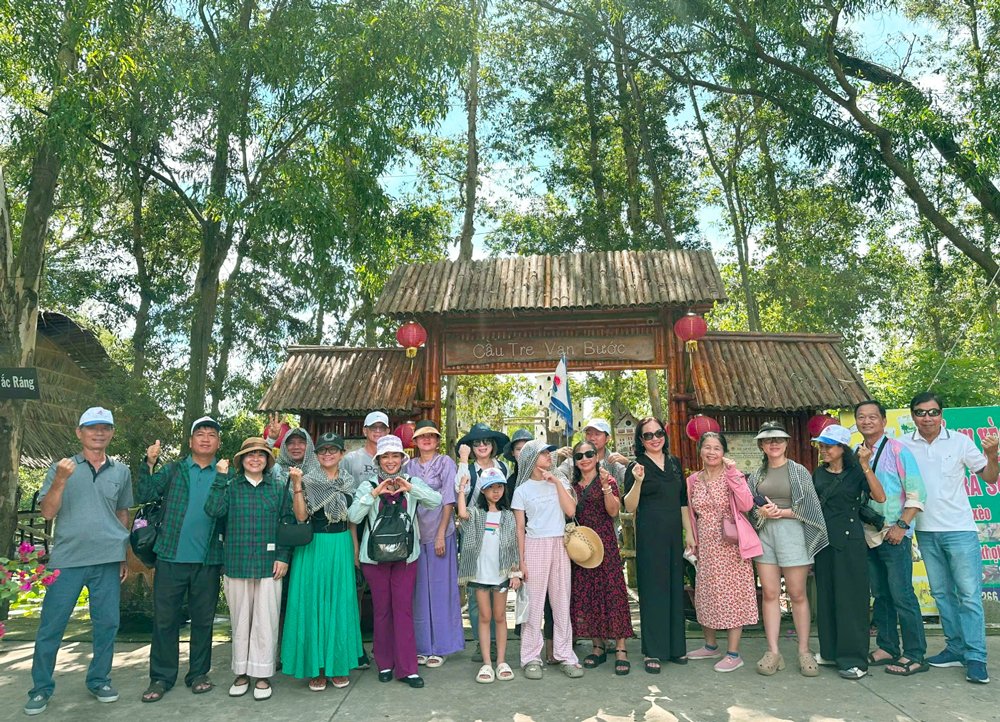 TOUR CHÂU ĐỐC 01: SÀI GÒN – ĐỒNG THÁP – CHÂU ĐỐC – MIẾU BÀ CHÚA XỨ – RỪNG TRÀM TRÀ SƯ – NÚI CẤM 2N1Đ. KHÁCH SẠN 3 SAO
