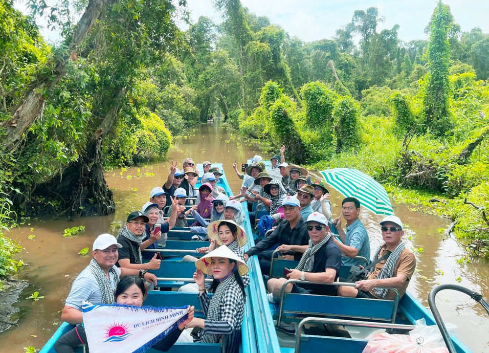 TOUR CHÂU ĐỐC 01: SÀI GÒN – ĐỒNG THÁP – CHÂU ĐỐC – MIẾU BÀ CHÚA XỨ – RỪNG TRÀM TRÀ SƯ – NÚI CẤM 2N1Đ. KHÁCH SẠN 3 SAO