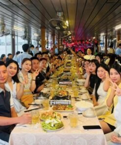 Ăn tối du thuyền sông Cần Thơ tour Miền Tây 5 ngày 4 đêm