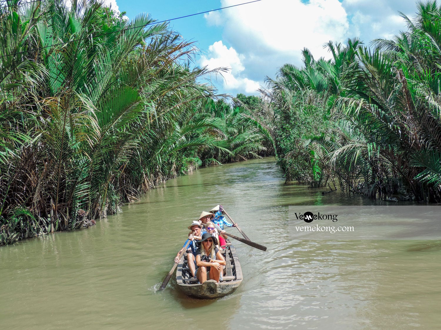 ngồi xuồng ba lá